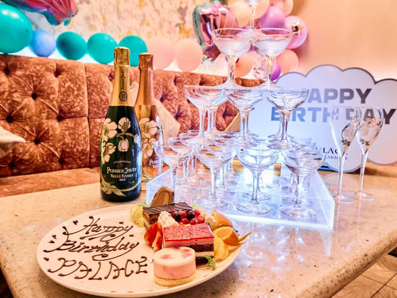 豪華バルーン＆特製ケーキ付♪『最強！誕生日＆記念日プラン』 3H飲み放題 ＋ 料理全9品付き♪ 6,500円 → 6,000円 - 渋谷 高級 個室カラオケ パレスラウンジ